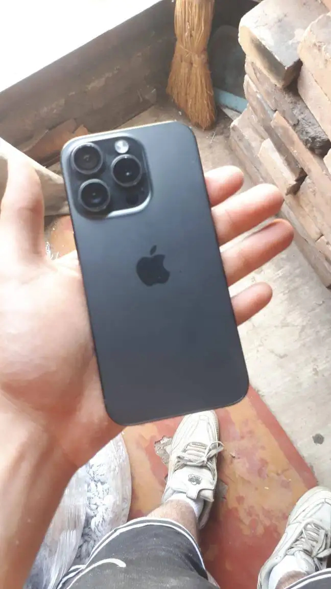 Продаю iPhone 15 Pro 256GB черный - Смартфоны (Электроника) в Неизвестно