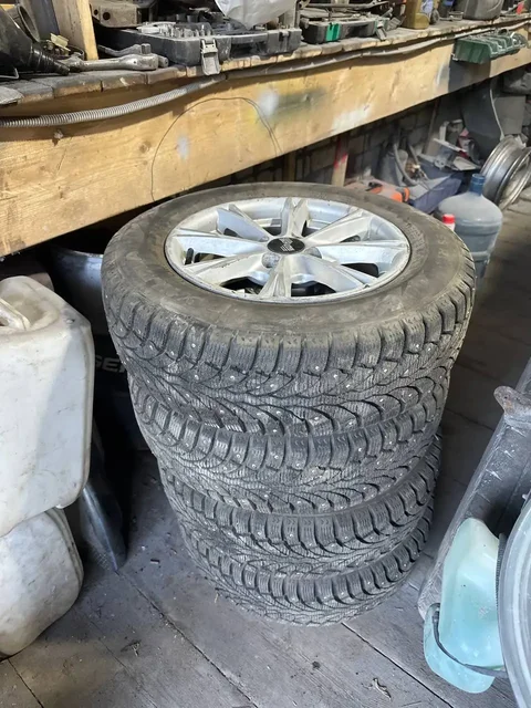 Продам зимние шипованные шины Pirelli 185/65 R14 - Автомобили легковые в Нижний Новгород