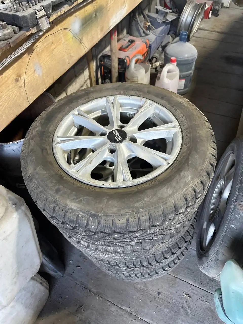 Продам зимние шипованные шины Pirelli 185/65 R14 - Шины и диски (Авто) в Нижний Новгород