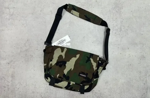 Продается новая сумка Eastpak JR камуфляж - Верхняя одежда в Нижний Новгород