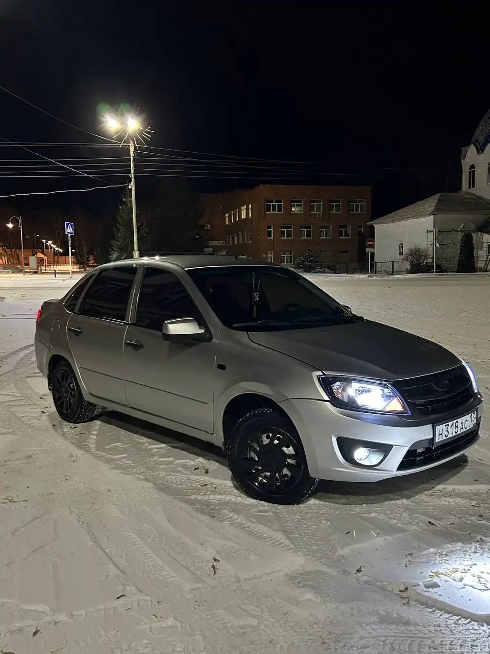 Продам Лада Гранта 2013 года в хорошем состоянии