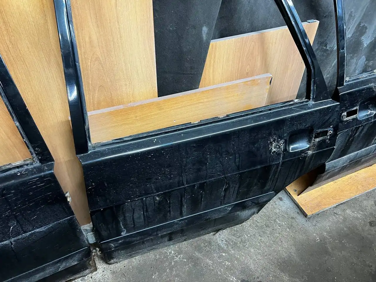 Двери ВАЗ 2114/9/15/99 черные с гнилью по низам