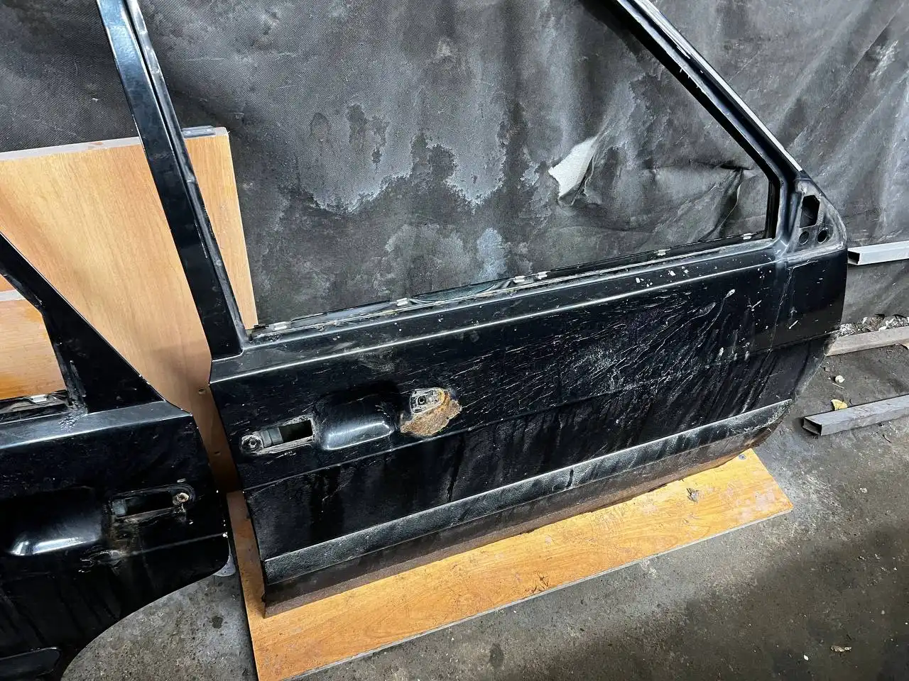 Двери ВАЗ 2114/9/15/99 черные с гнилью по низам