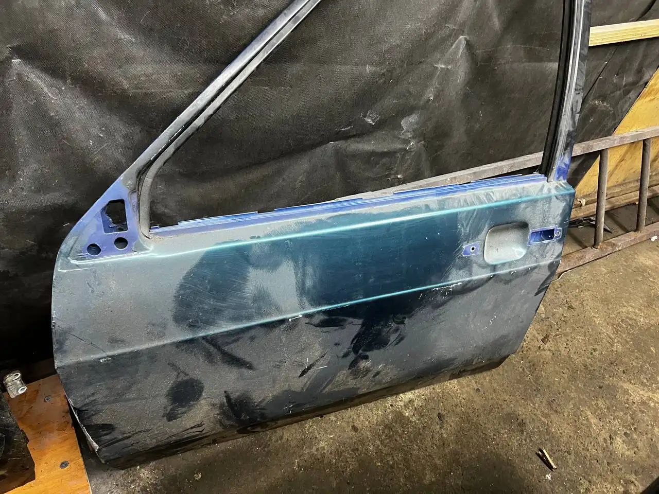 Двери ВАЗ 2114/9/15/99 черные с гнилью по низам