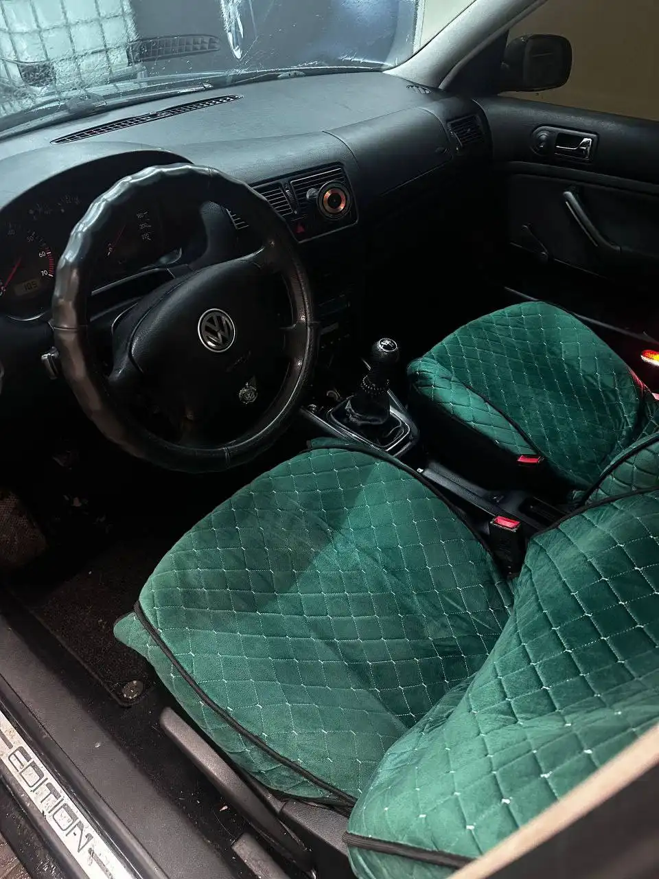 Volkswagen Golf 4 2000 года выпуска