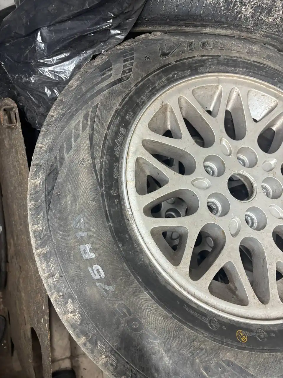 Продажа зимних шин Viatti 205/75/15 23 года выпуска