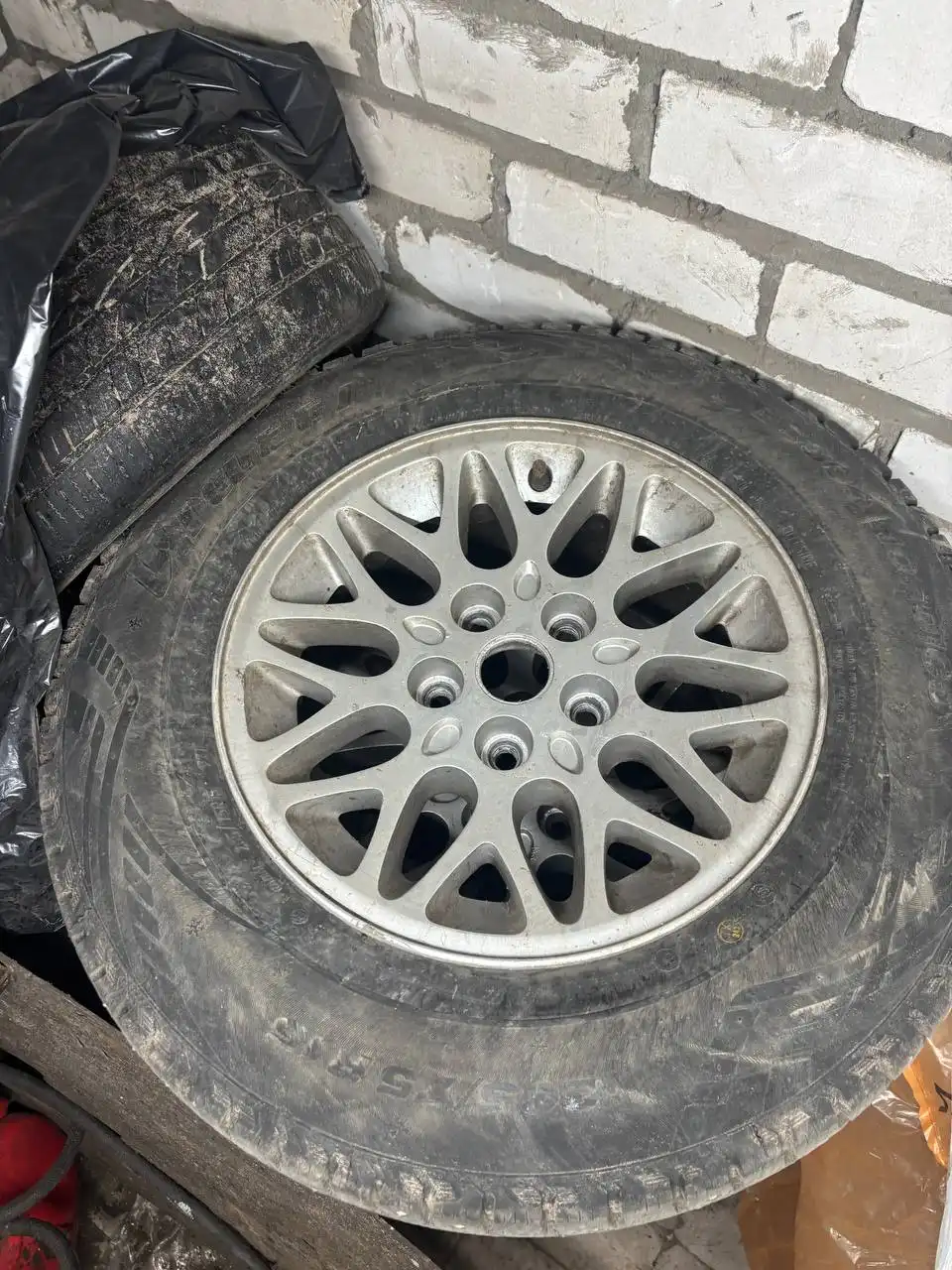 Продажа зимних шин Viatti 205/75/15 23 года выпуска