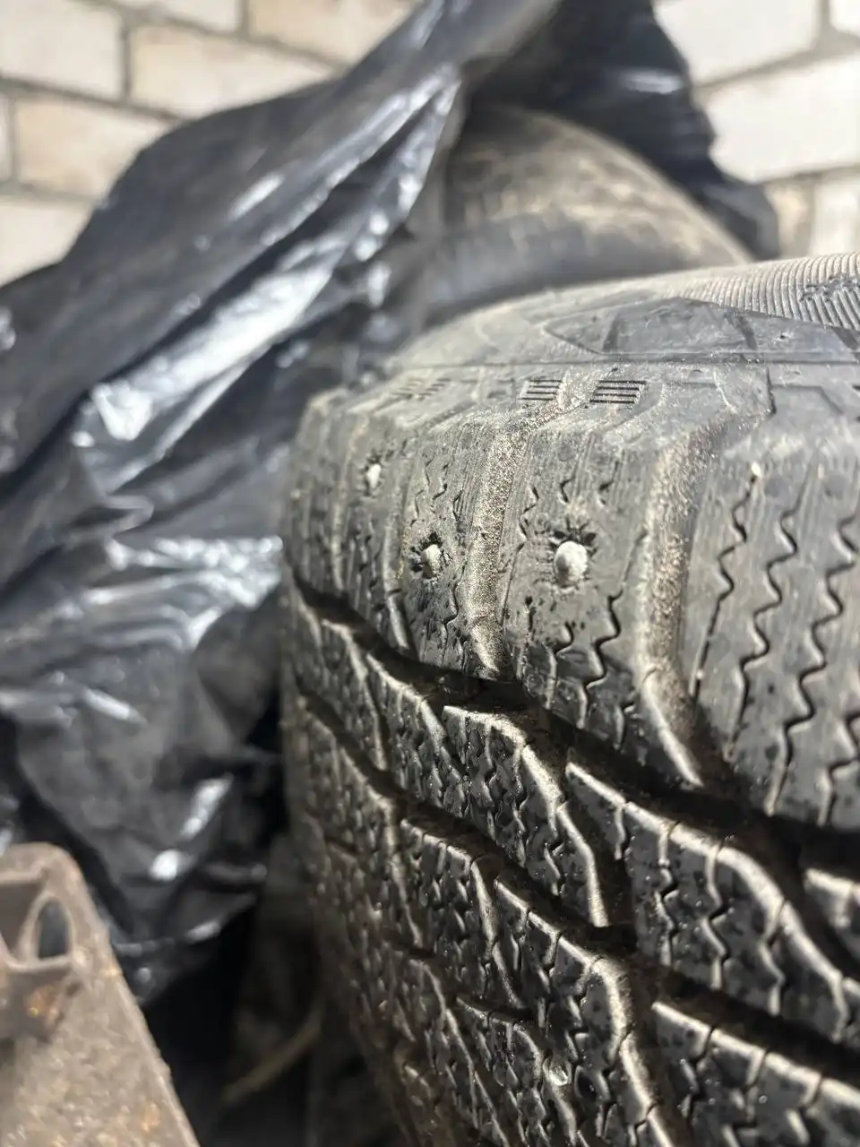 Продажа зимних шин Viatti 205/75/15 23 года выпуска