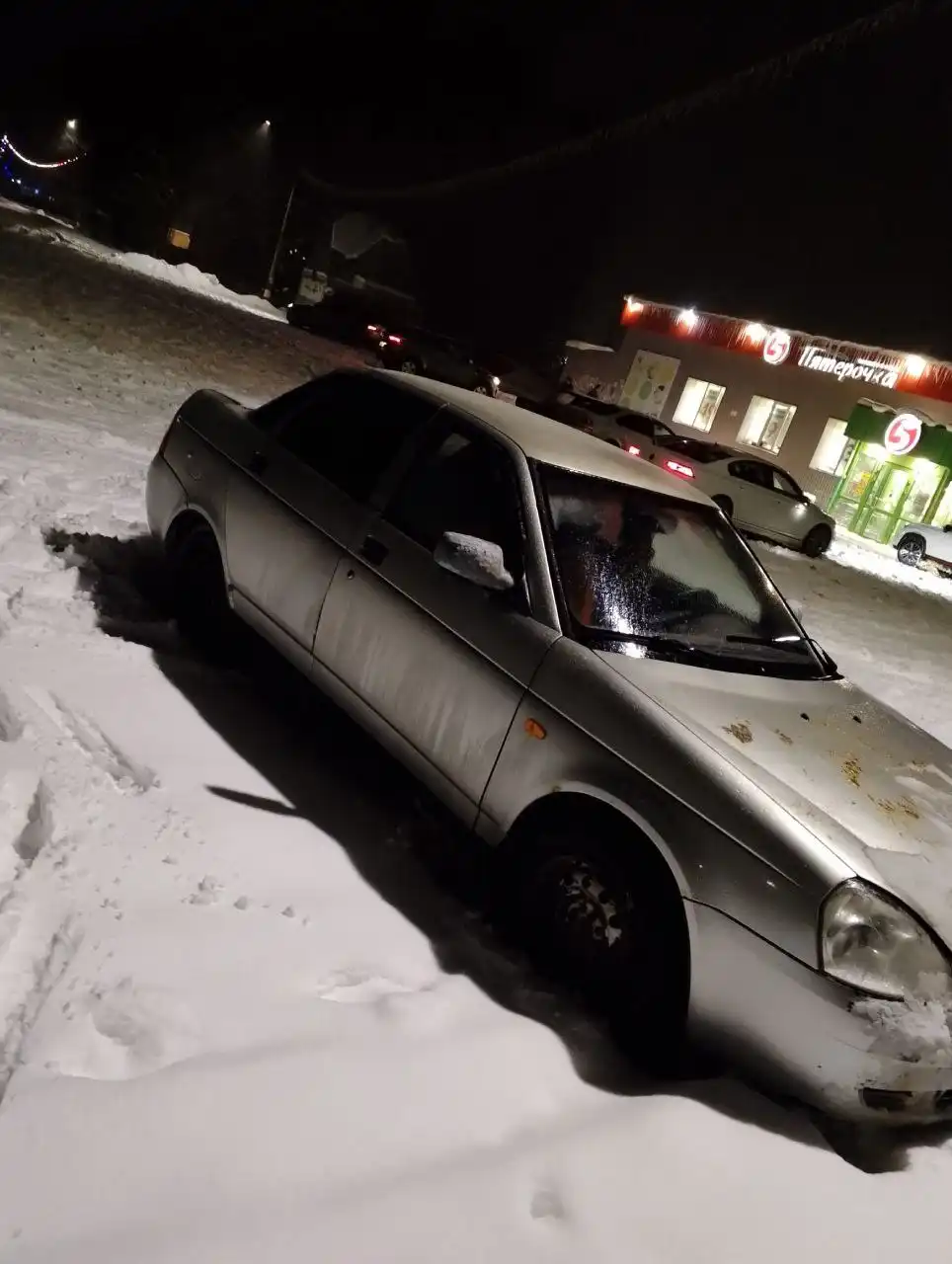 LADA PRIORA 2007 года с новыми шинами и в хорошем состоянии