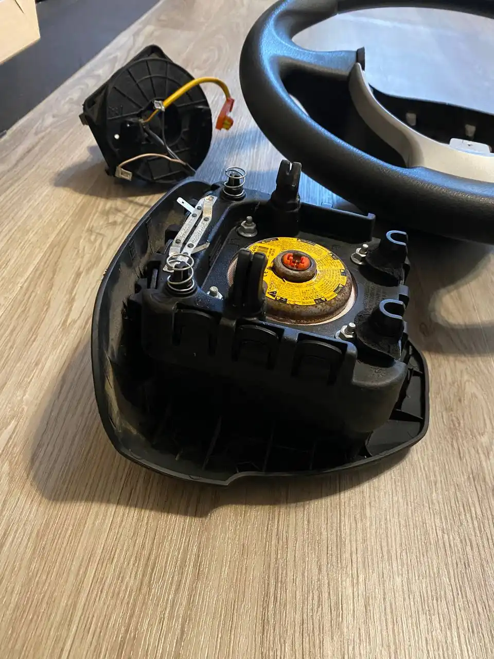 Руль приора 2 с подушкой и подрулевым шлейфом