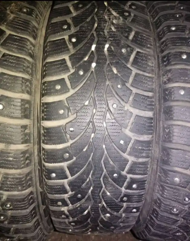 Продам зимнюю резину 185/65 R14