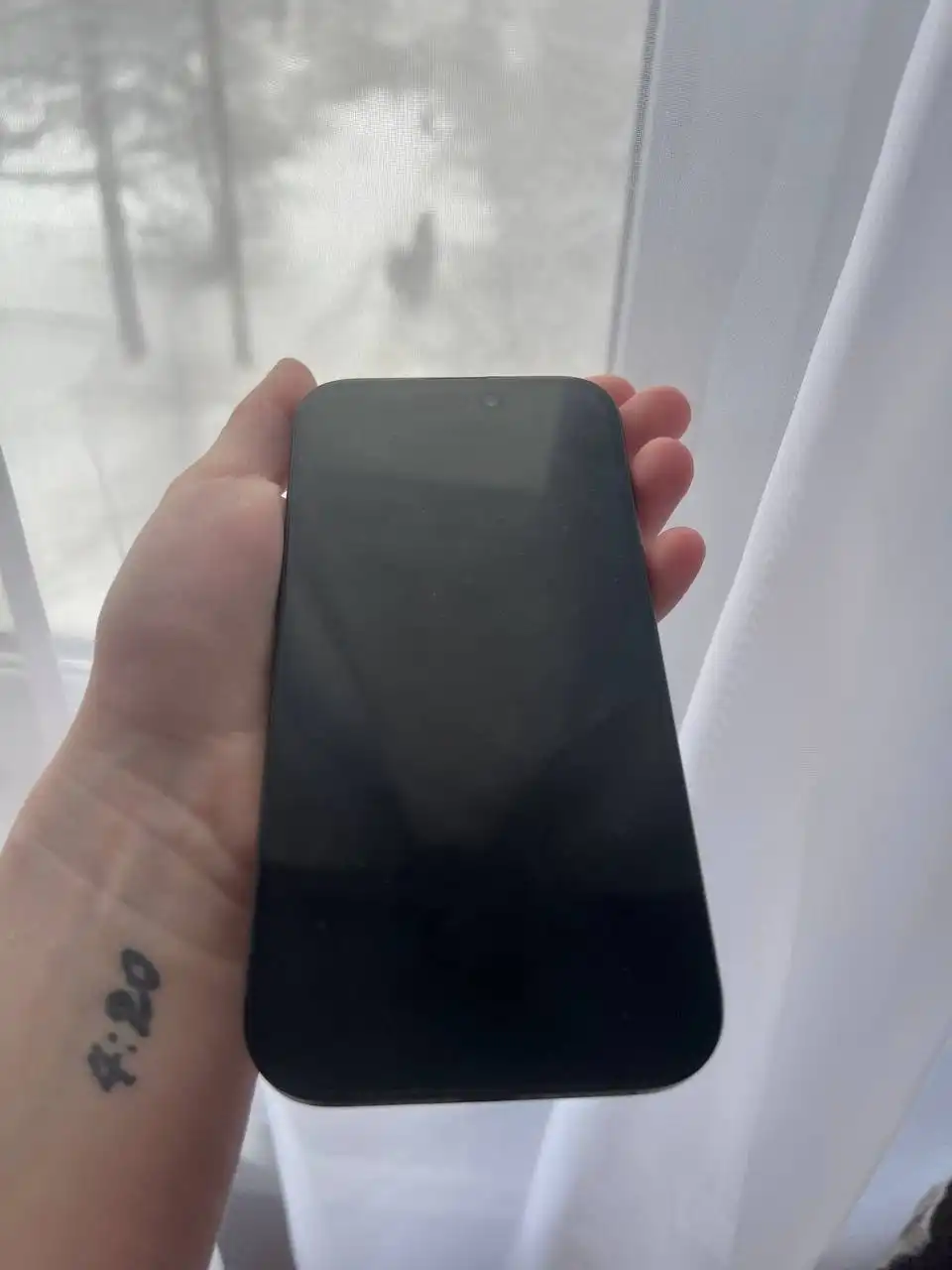 Продам айфон