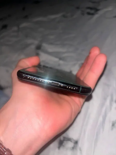 Продам iPhone 11 Pro Max с повреждениями - Электроника в Павлово