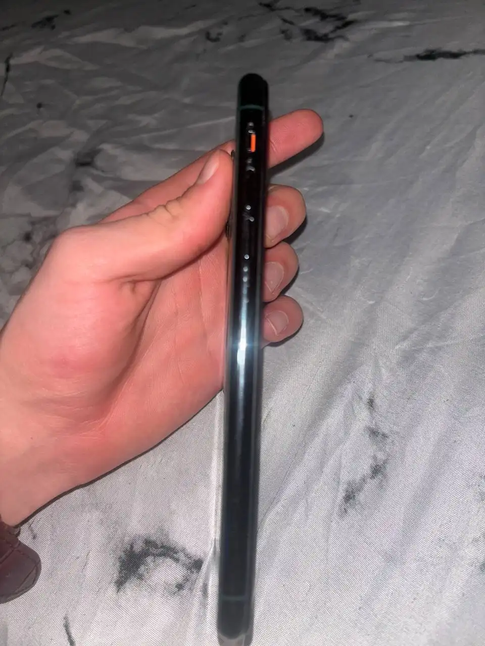 Продам iPhone 11 Pro Max с повреждениями