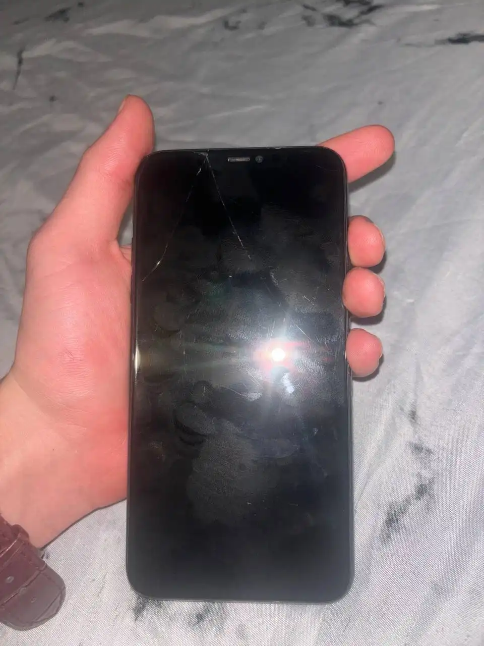 Продам iPhone 11 Pro Max с повреждениями