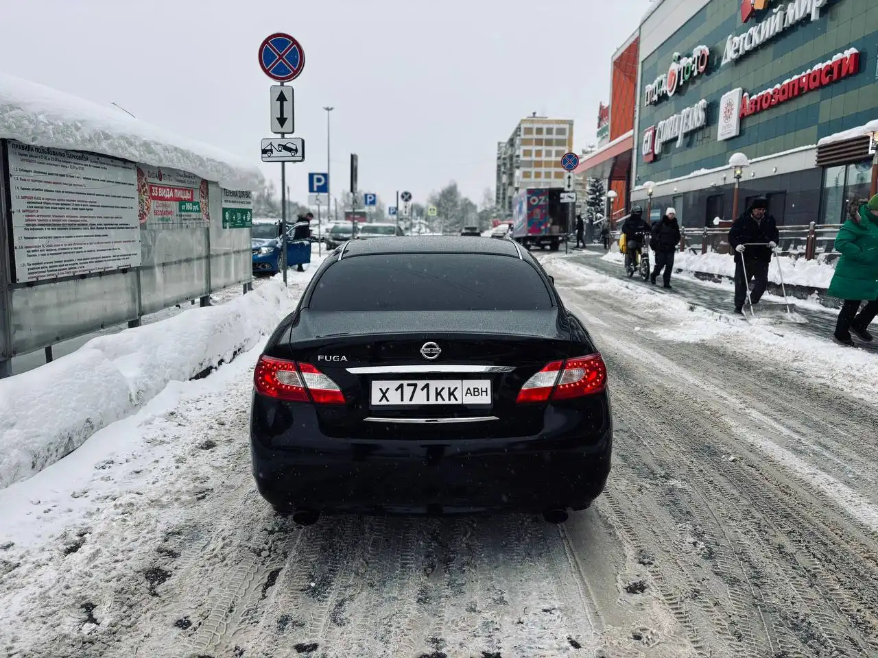 Автомобиль в достойном состоянии с адаптивным светом и круиз-контролем