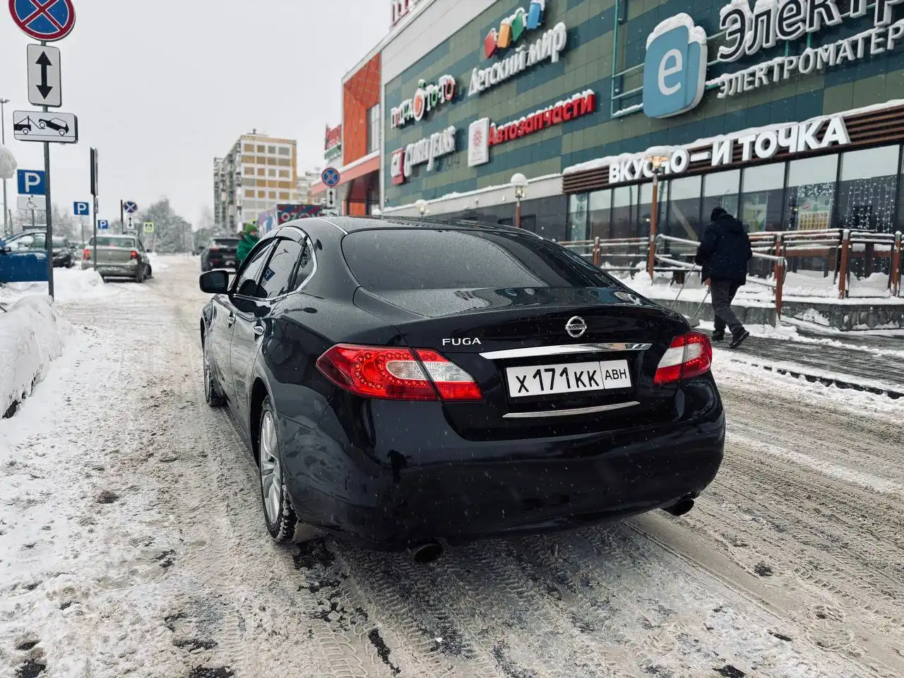 Автомобиль в достойном состоянии с адаптивным светом и круиз-контролем