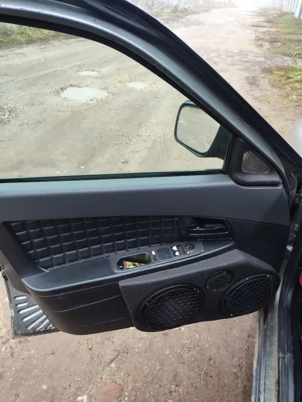 Продам дверные карты с подиумами и рупор для Приоры - Автозвук (Запчасти) в Нижний Новгород