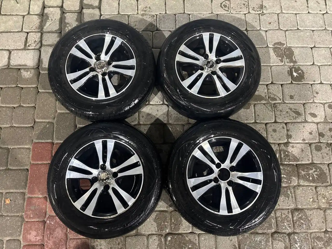 Продажа литых дисков 13R 175/70 с резиной на сезон - Диски и шины (Запчасти) в Нижний Новгород