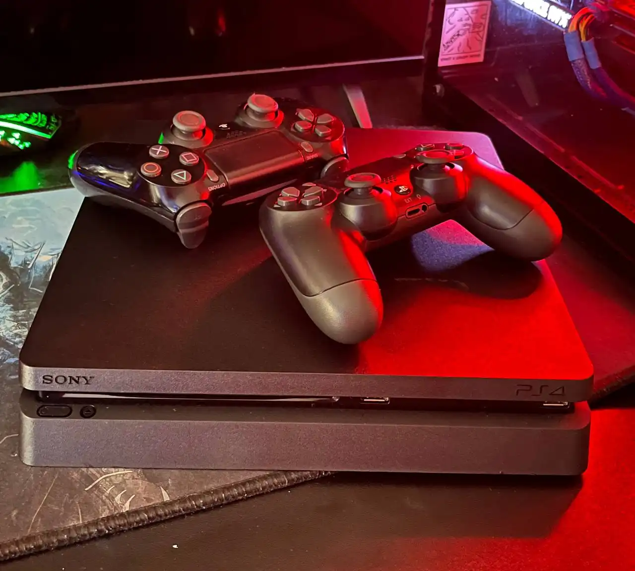 Продажа Sony PlayStation 4 Slim с играми и джойстиками - Игровые приставки (Электроника) в Нижний Новгород