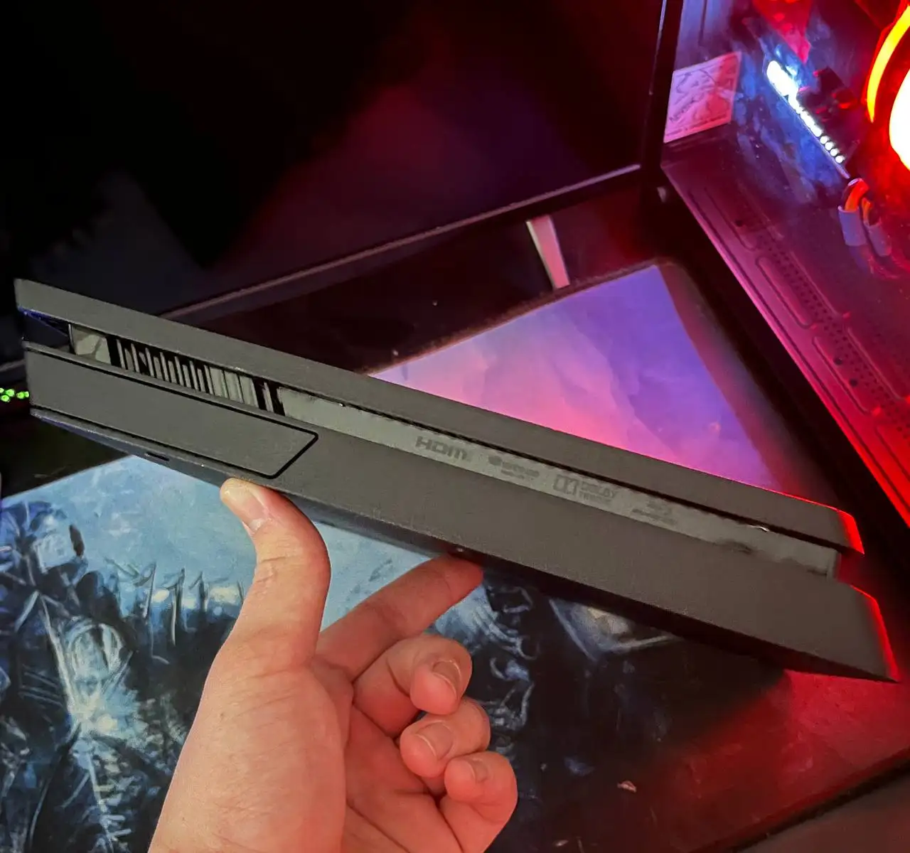 Продажа Sony PlayStation 4 Slim в отличном состоянии с играми и джойстиками - Игровые приставки (Электроника) в Нижний Новгород