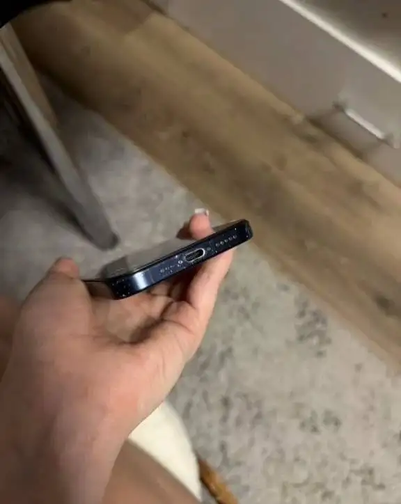 iPhone 15 Pro с замененным аккумулятором - Смартфоны (Электроника) в Нижний Новгород