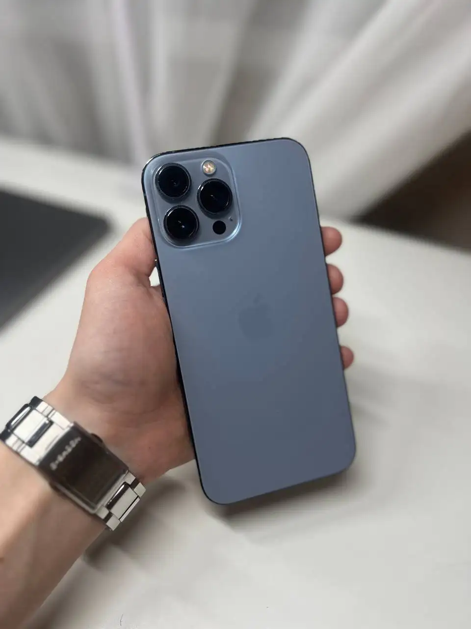 Продажа iPhone 13 Pro Max и iPhone 15 в идеальном состоянии - Смартфоны и телефоны (Электроника) в Нижний Новгород