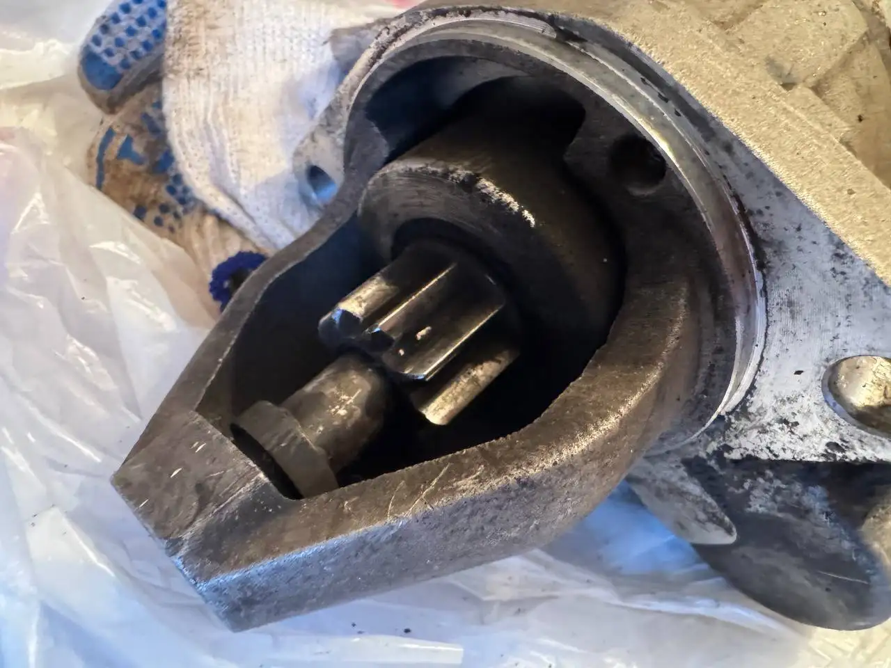 Стартер 2 болта 9 зубьев для мотора 12 124 - Автозапчасти (Запчасти) в Нижний Новгород