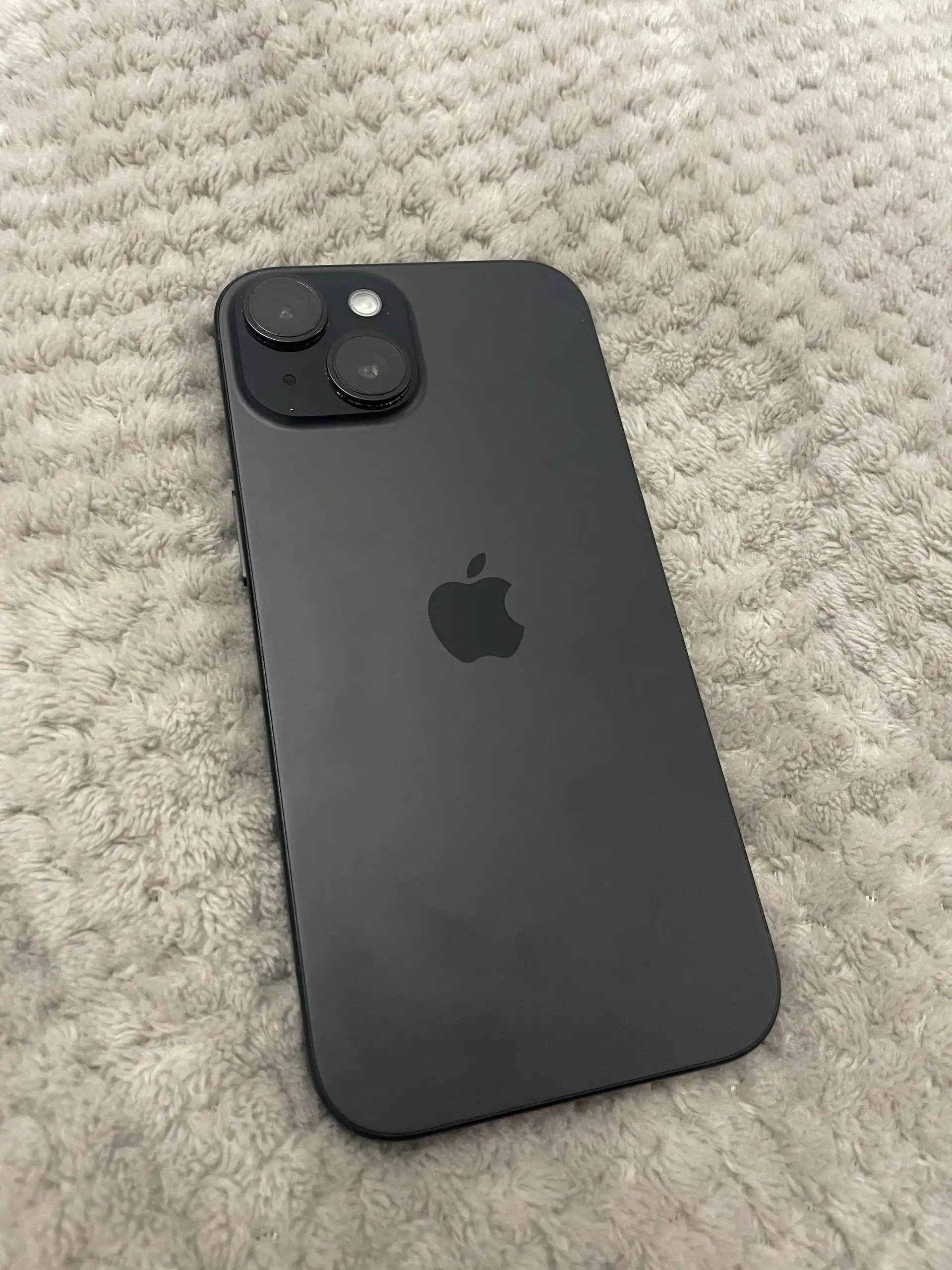 iPhone 15 256 ГБ черный