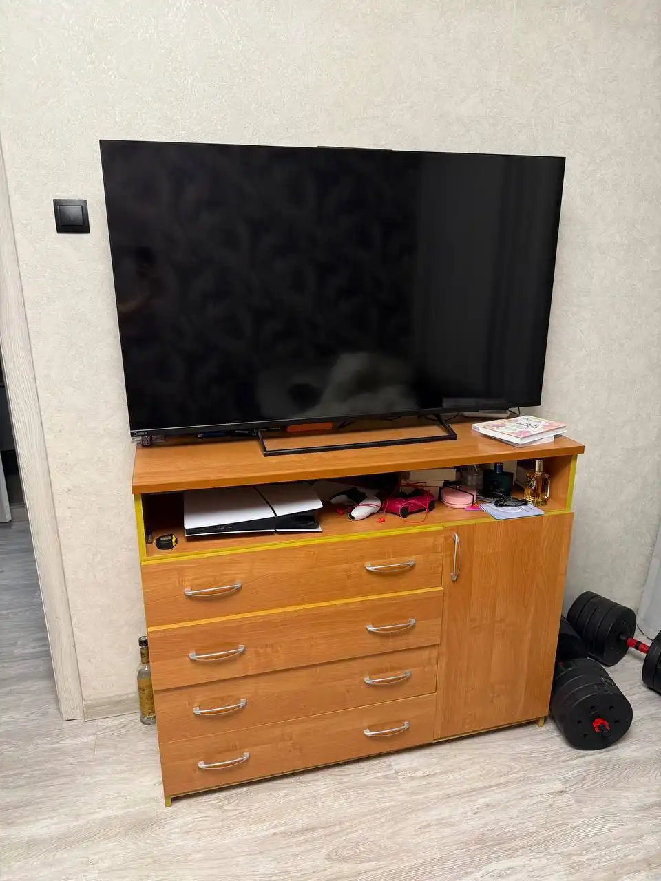 Продажа мебели: шкаф, комод, компьютерный стол