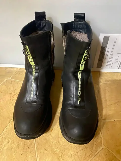 Зимние дутики 35 размер из натуральной кожи и меха - Одежда в Химки