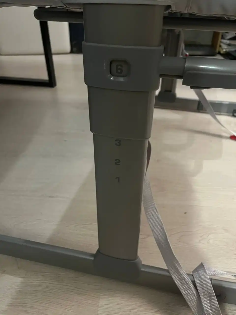 Продам приставную кроватку Chicco next2me