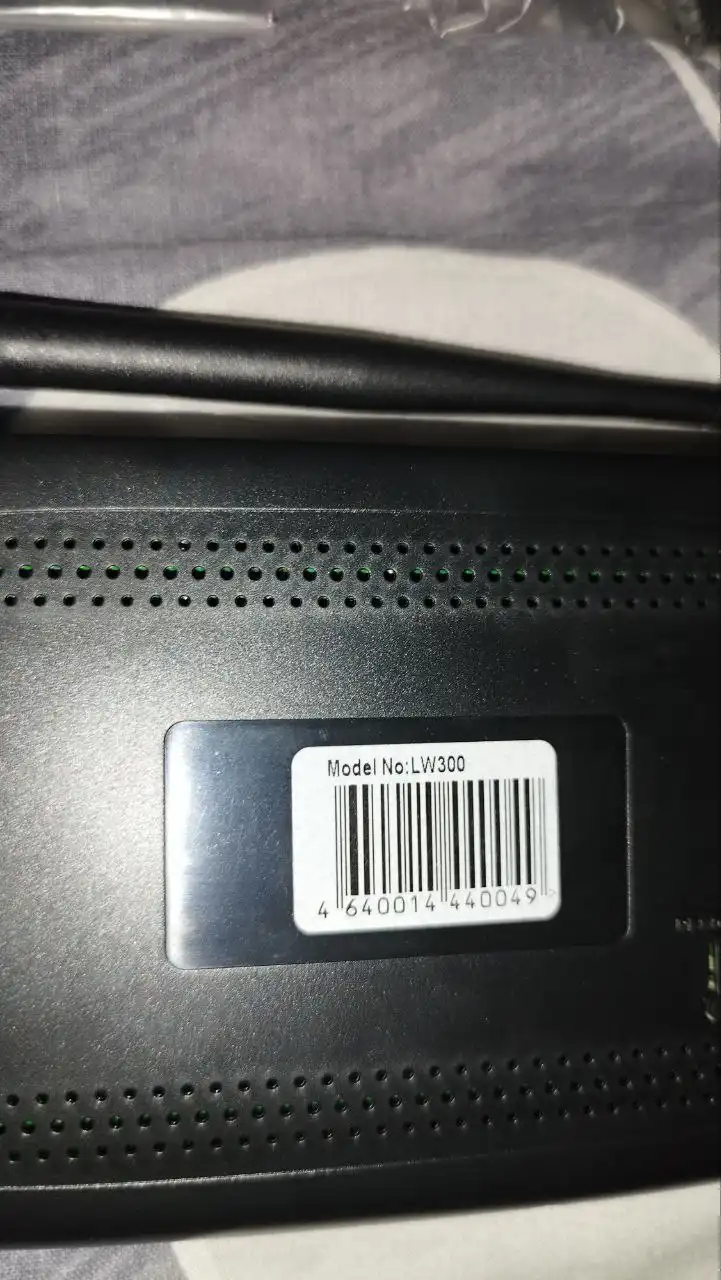 Продам ТВ приставку Android LW300