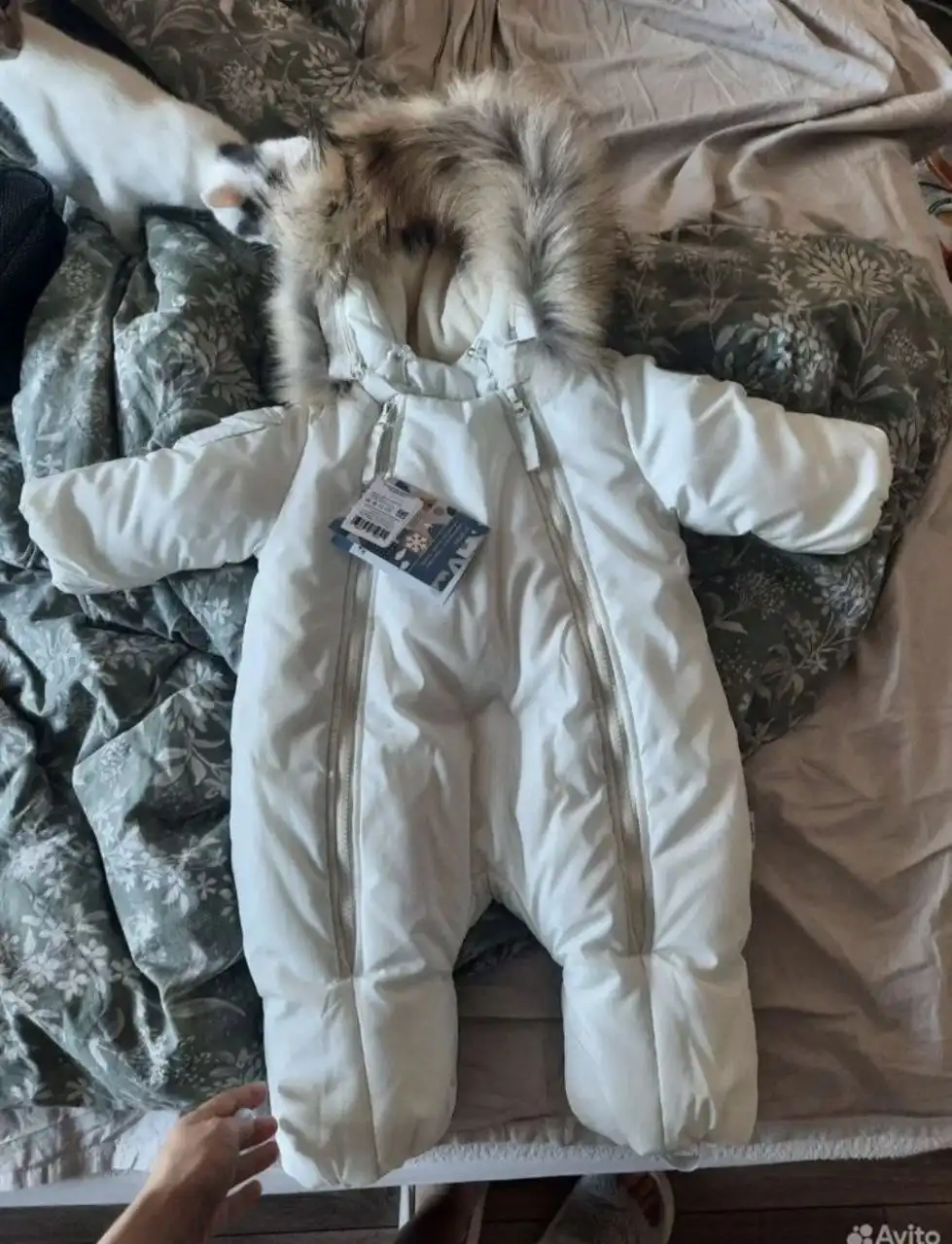 Детские товары для новорожденных: шезлонг, электрокачели, комбинезон