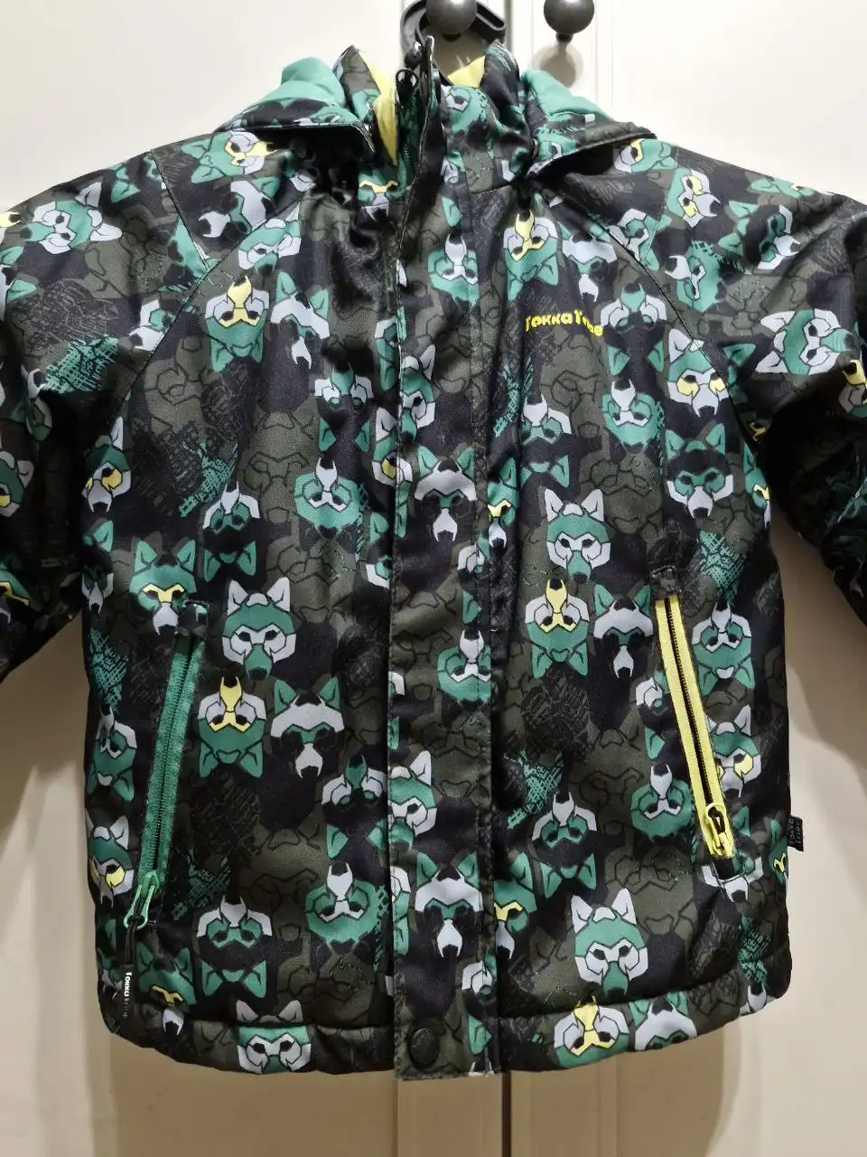 Продам зимнюю куртку на мальчика рост 116 см