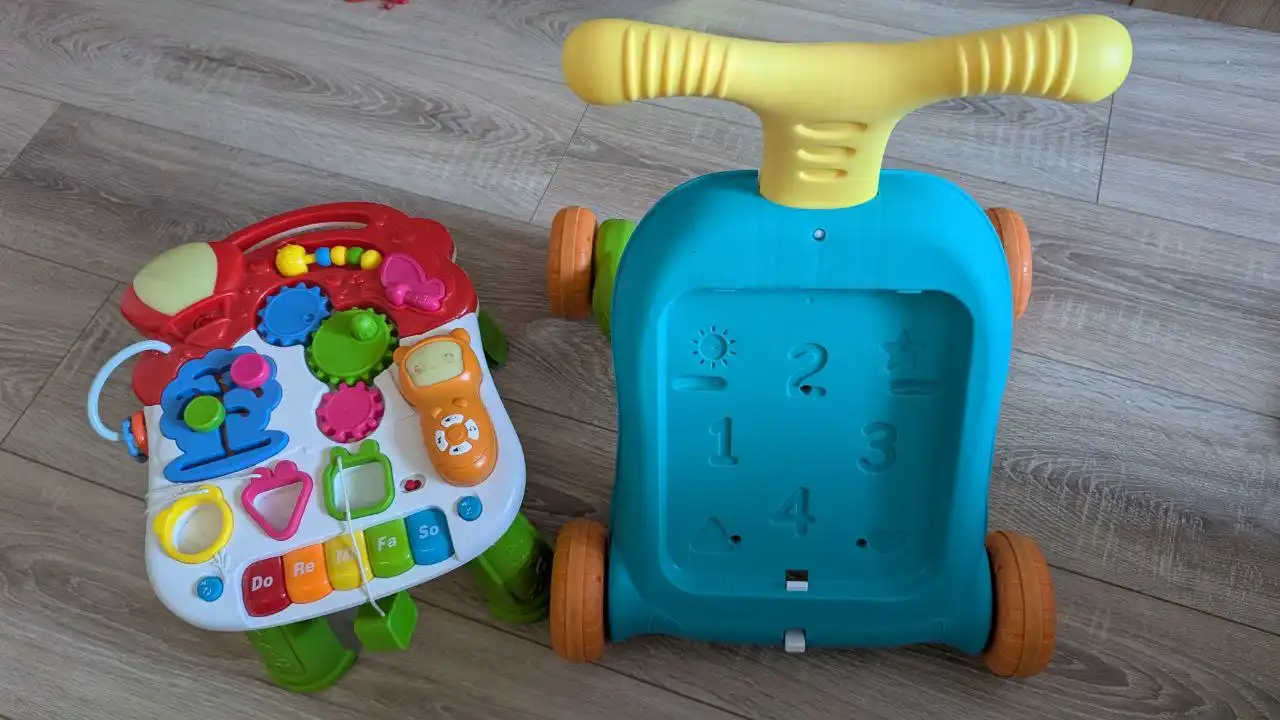 Детский центр три в одном: Каталка/бизиборд/стол музыкальный