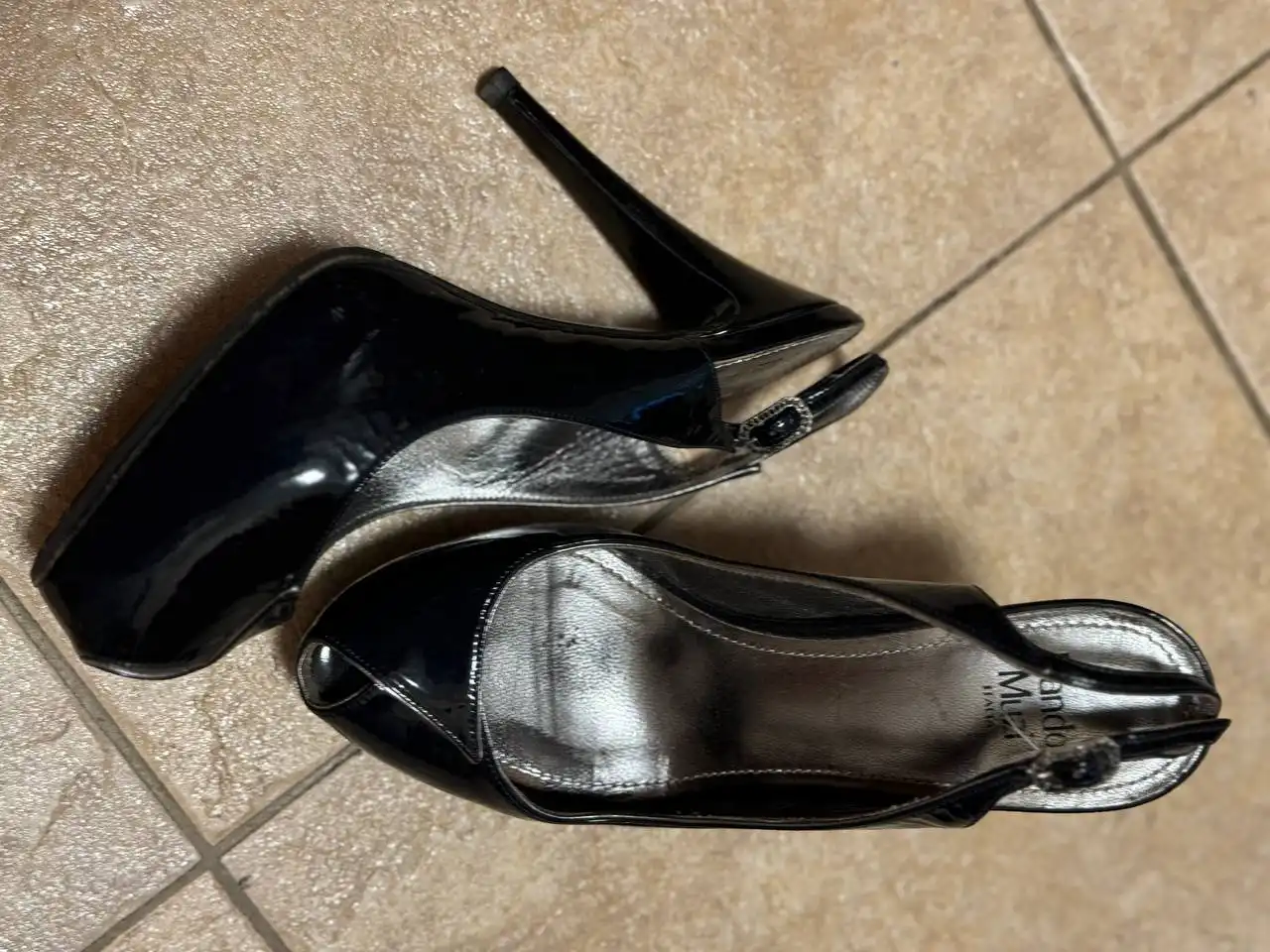 Отдам туфли из Италии 36 размер лакированные