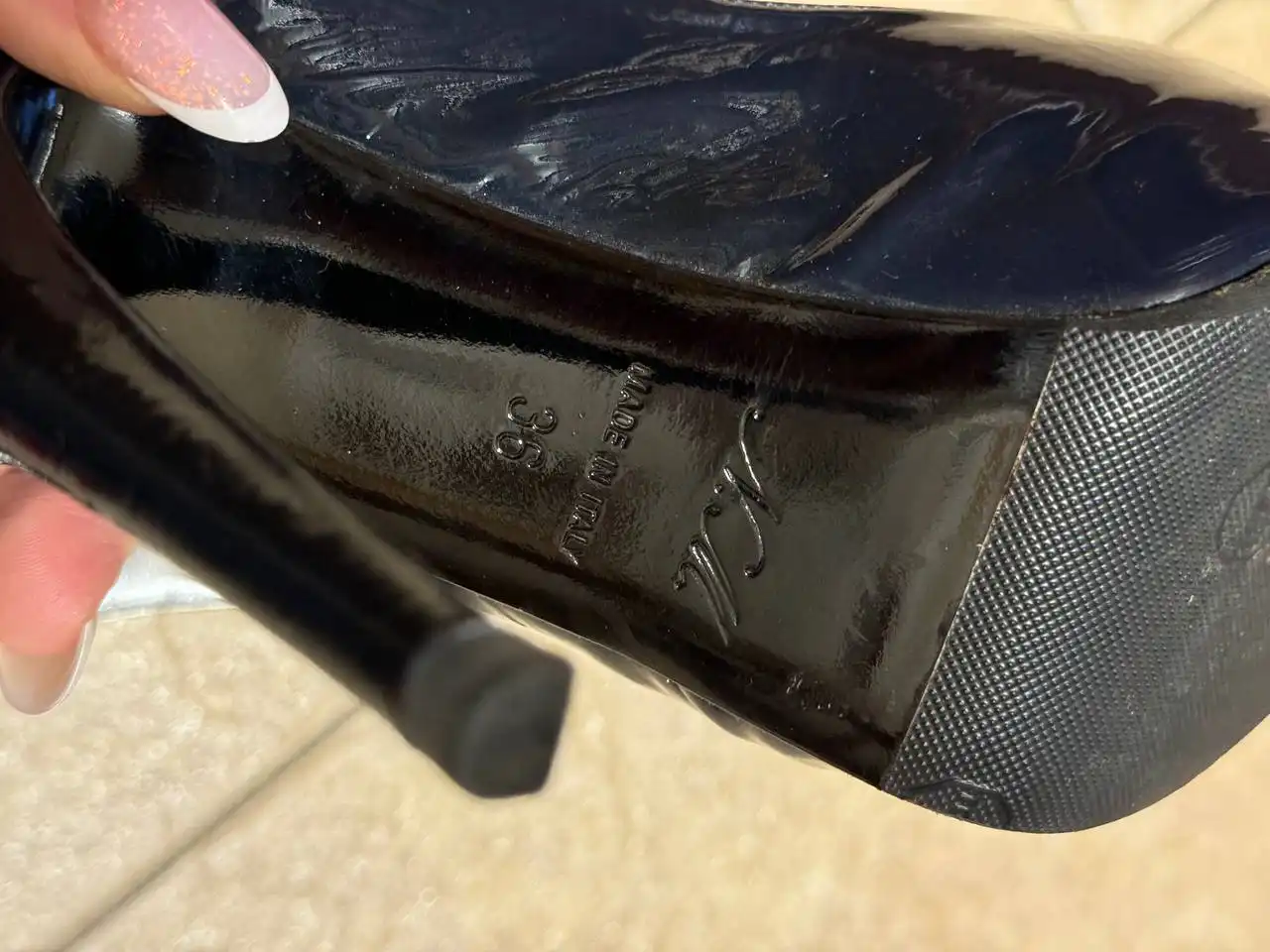 Отдам туфли из Италии 36 размер лакированные