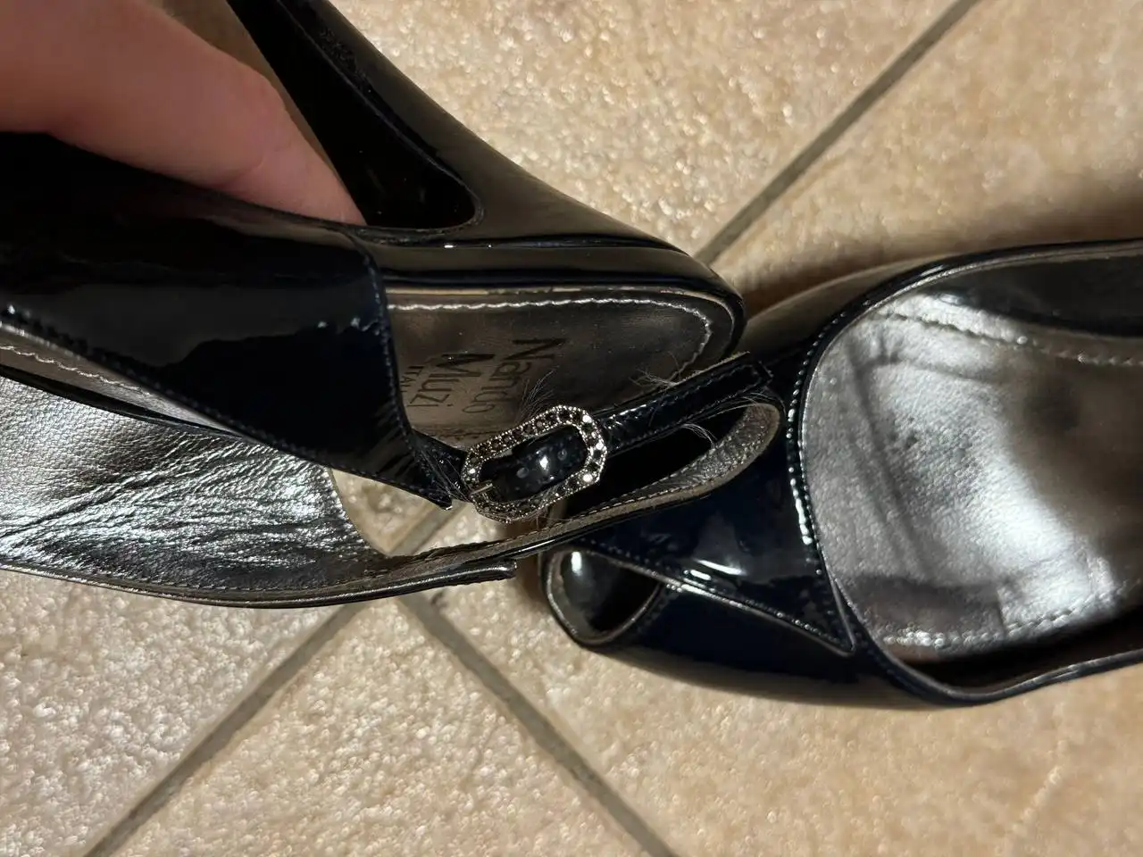 Отдам туфли из Италии 36 размер лакированные