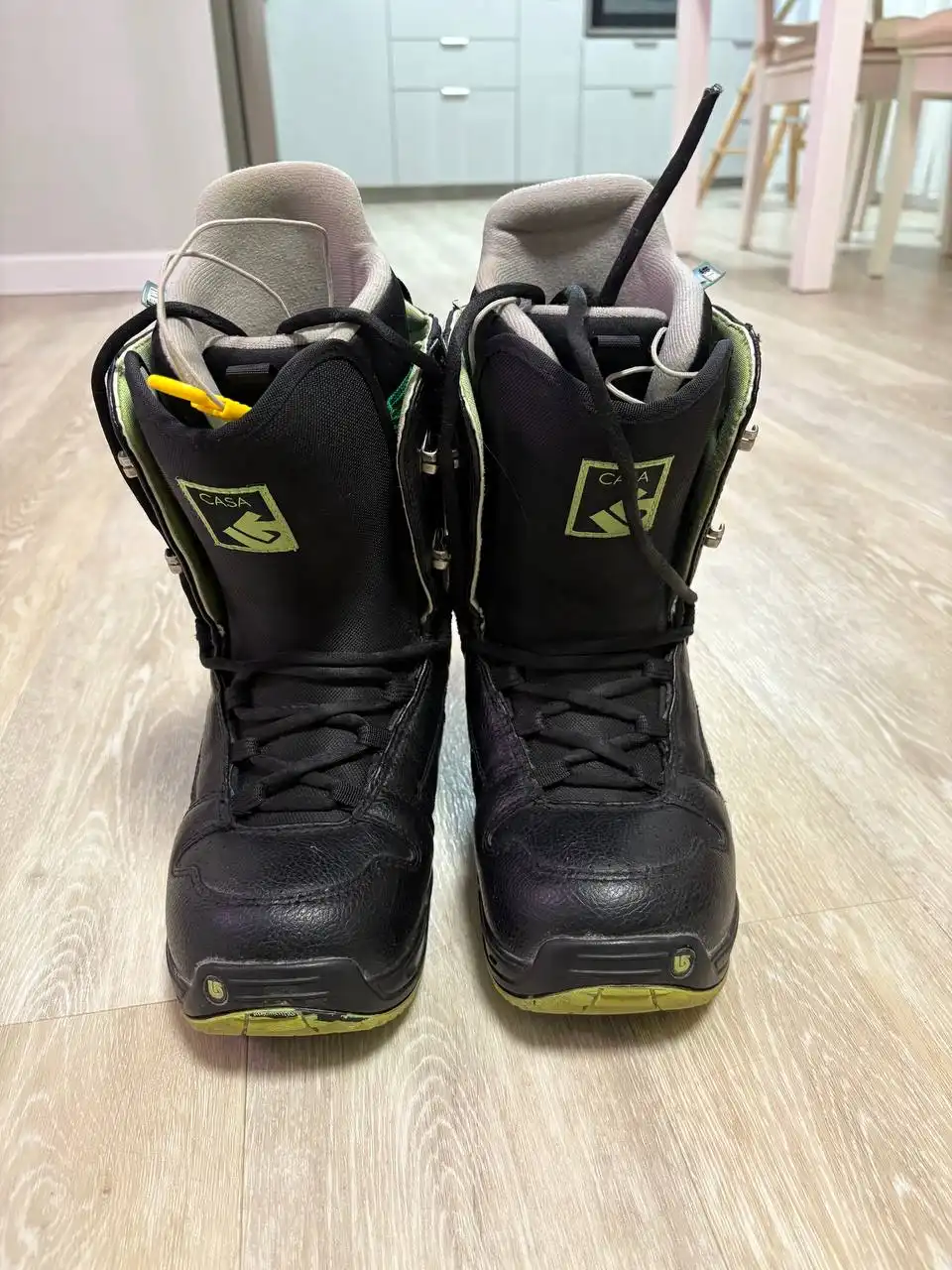 Сноуборд Burton с креплениями и ботинками