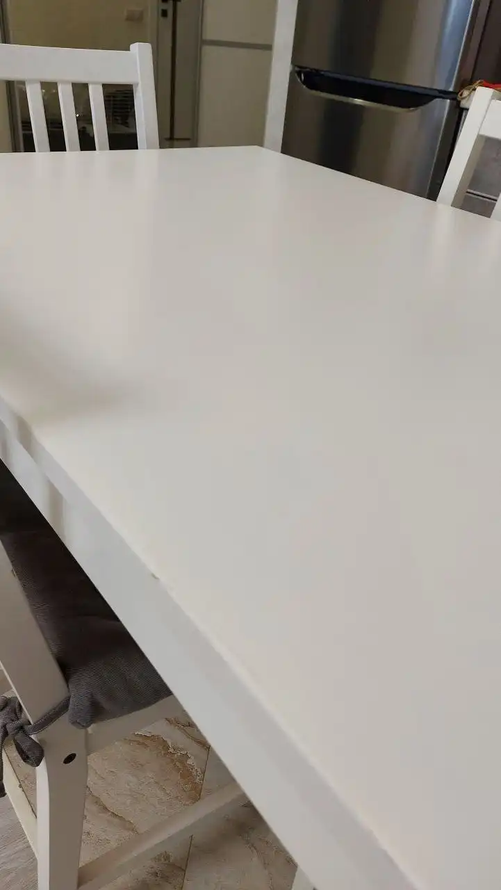 Продажа стола со стульями и подушечками