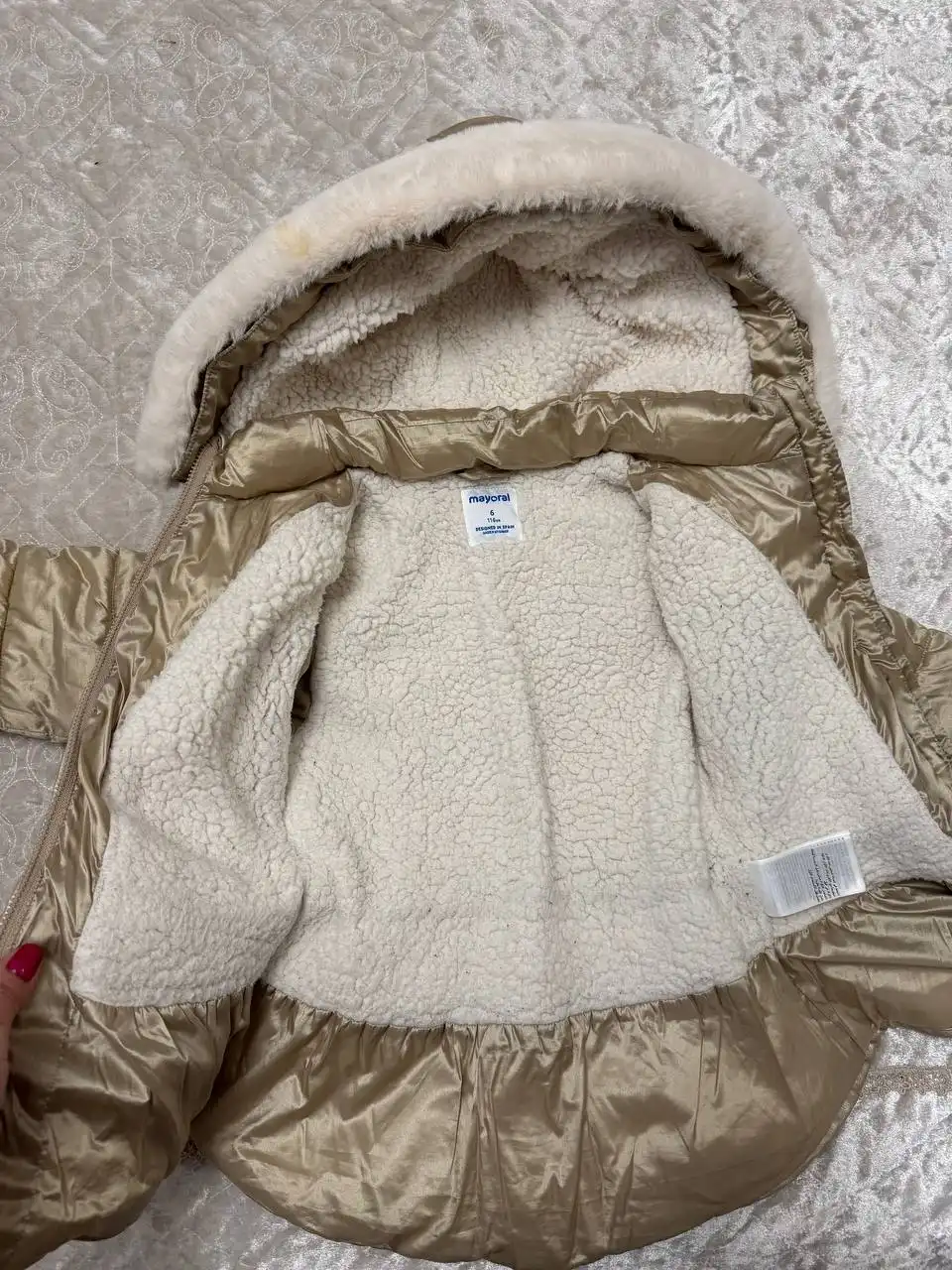 Вещи для девочек за коробку конфет