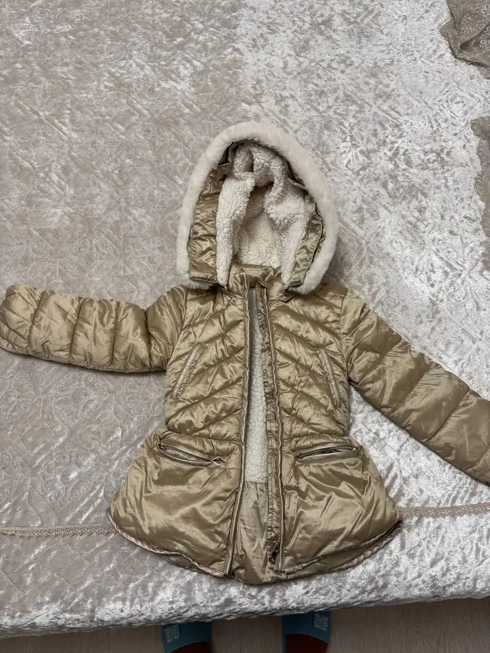 Вещи для девочек за коробку конфет