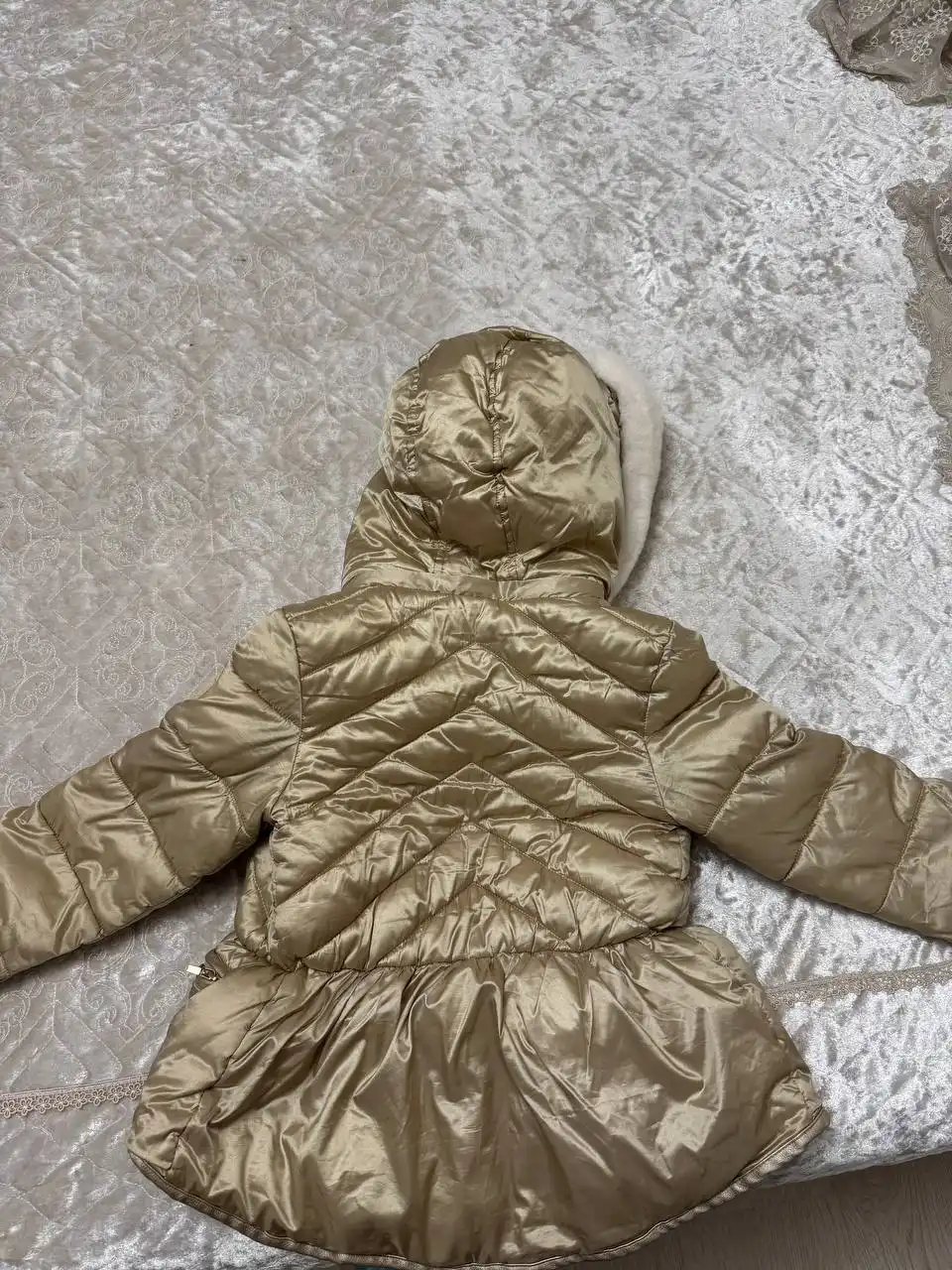 Вещи для девочек за коробку конфет