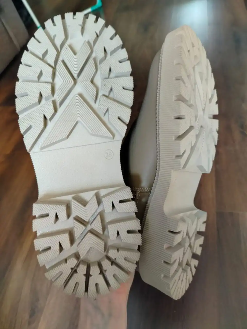 Новые зимние сапоги 39 размера