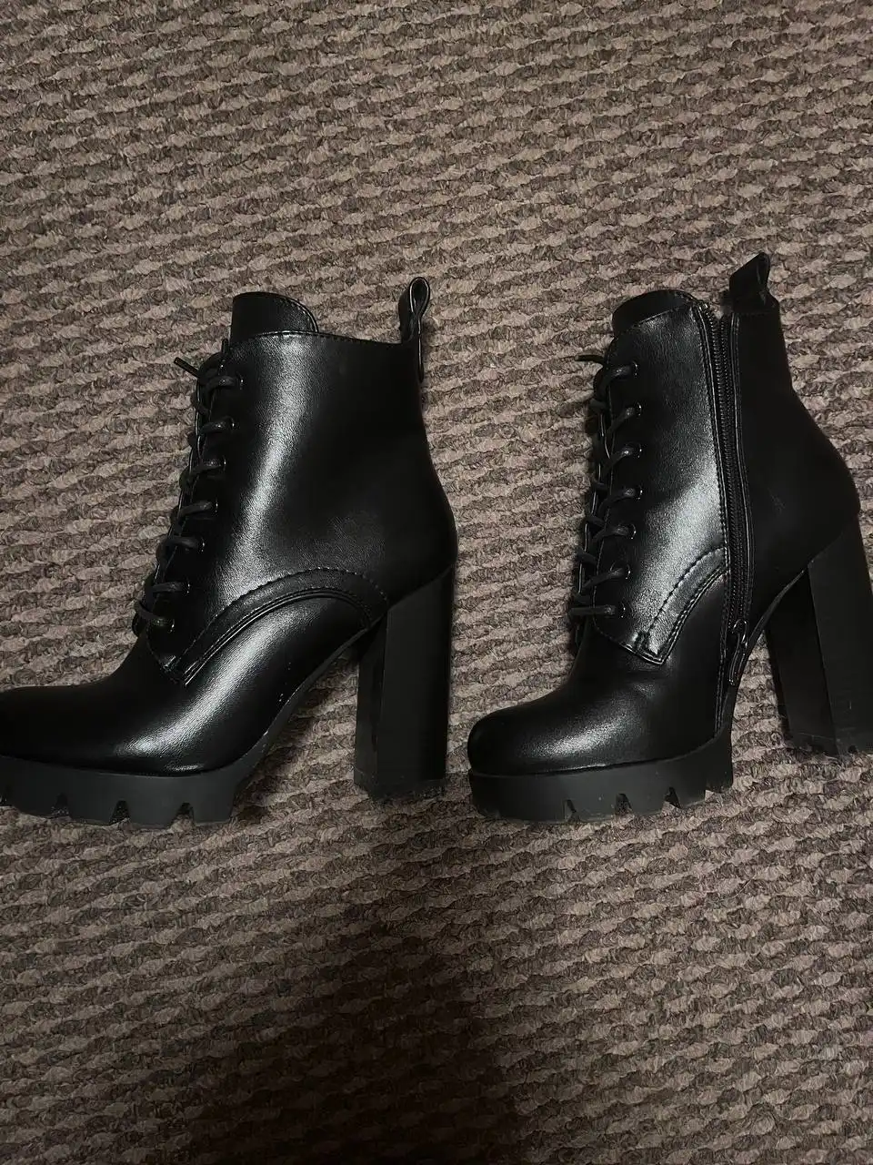 Продам женские ботильоны размер 37 новые