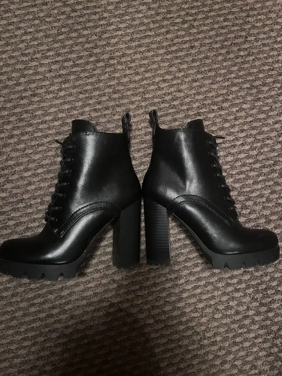 Продам женские ботильоны размер 37 новые