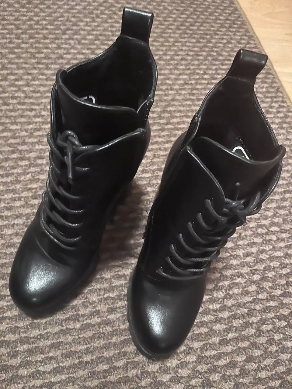 Продам женские ботильоны размер 37 новые