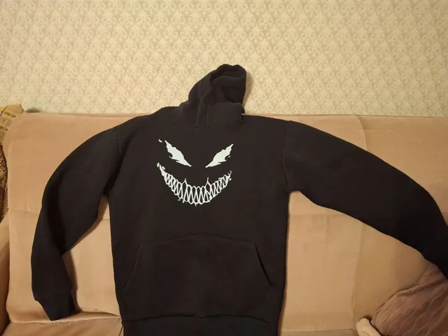 Продам теплую черную толстовку размер S для возраста 11-12 лет - Одежда в Химки