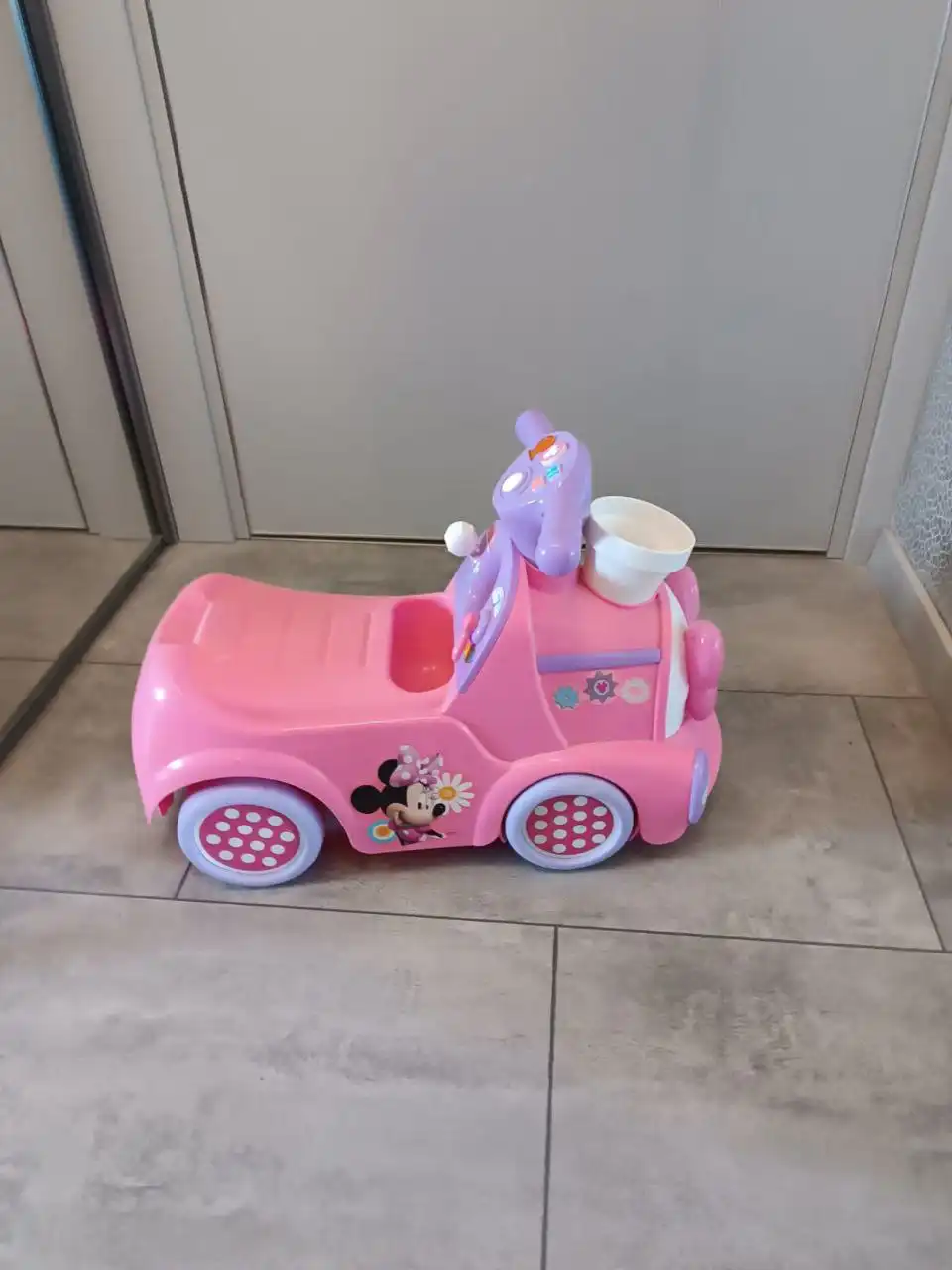 Каталка-пушкар Паровозик Минни для малышей 1-3 лет